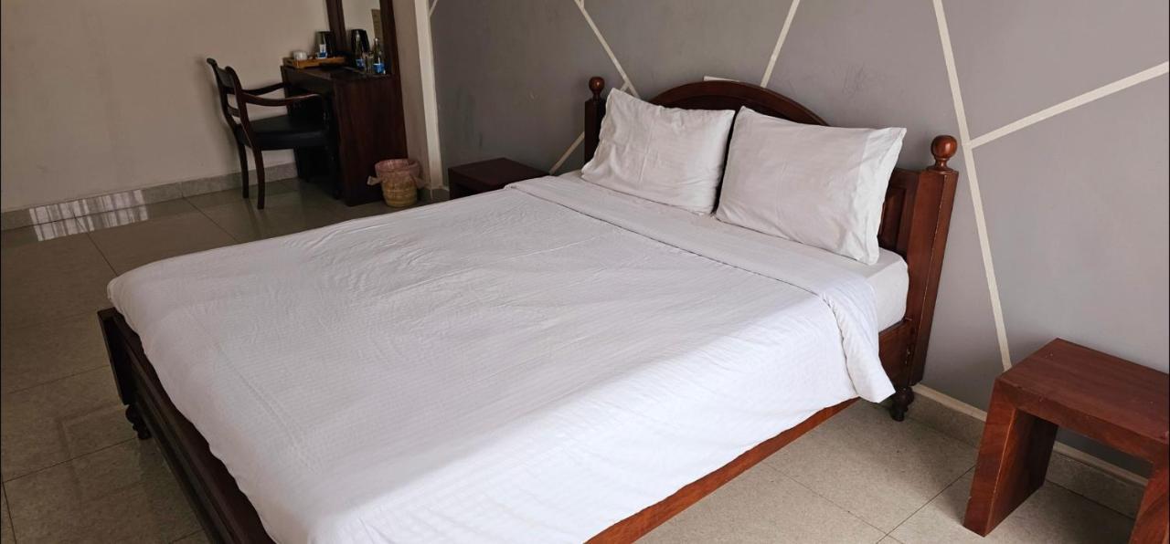 The Lion Pub & Hotel Dehiwala-Mount Lavinia ภายนอก รูปภาพ